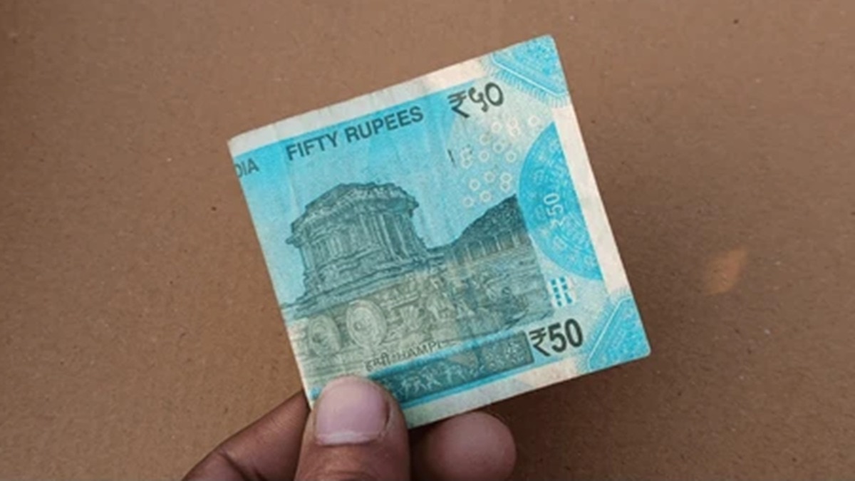 रोजाना ₹50 बचाकर आप अपनी इंवेस्टमेंट जर्नी शुरू कर सकते हैं. (File Photo: Shutterstock)