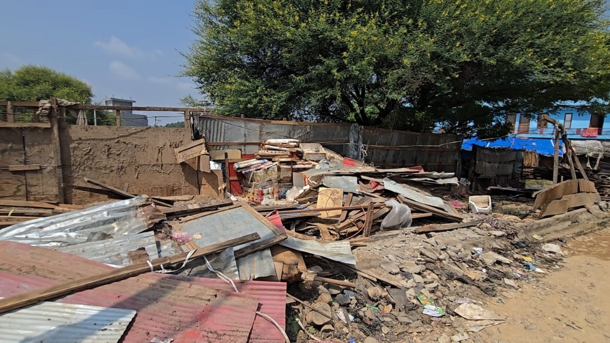 नरवाल में नोटिस के बाद खाली हुए ठिकाने. (Photo: ITG)