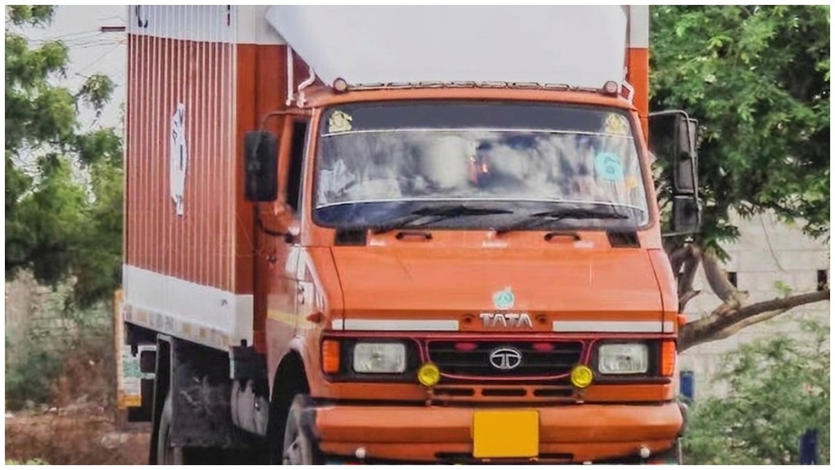 सुप्रीम कोर्ट ने साफ किया है कि कर्ज वसूली के लिए बैंक या एनबीएफसी बल, धमकी या चोरी-छिपे कार्रवाई नहीं कर सकते. (AI Image)