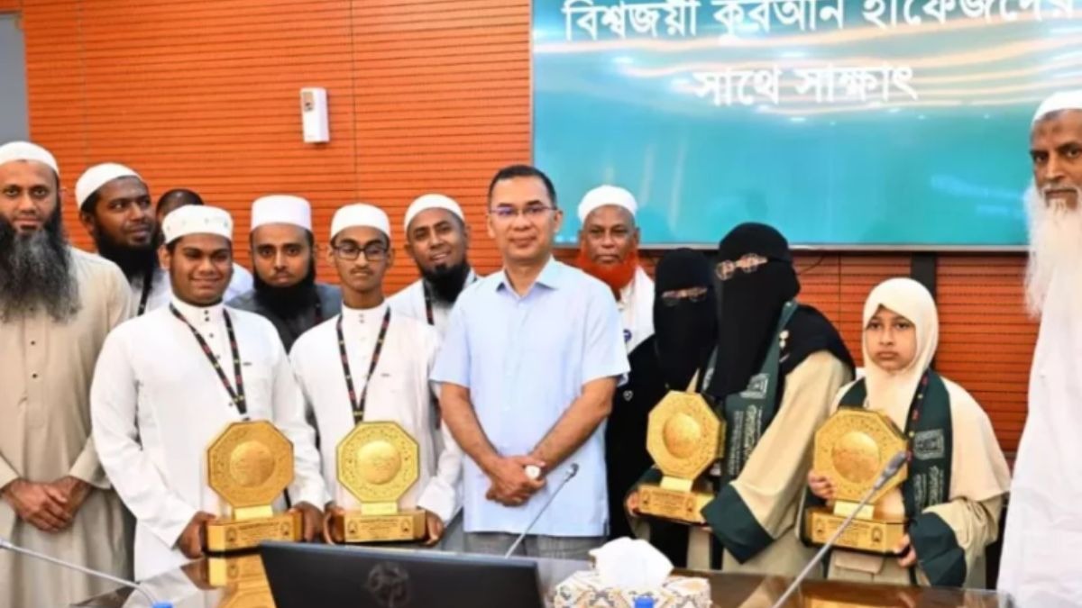 सऊदी अरब में बांग्लादेश के लोगों ने लहराया परचम, प्रधानमंत्री तारिक रहमान हुए खुश
