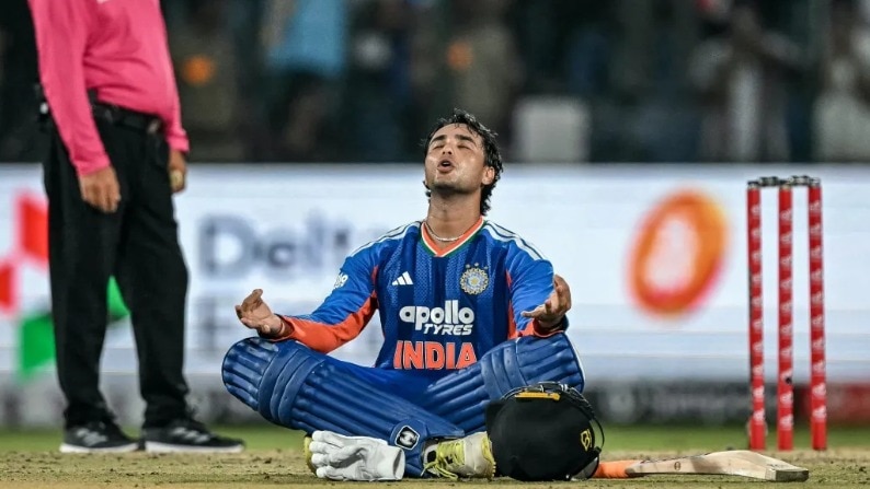 अभिषेक ने किया कमाल. (PHOTO: AFP)