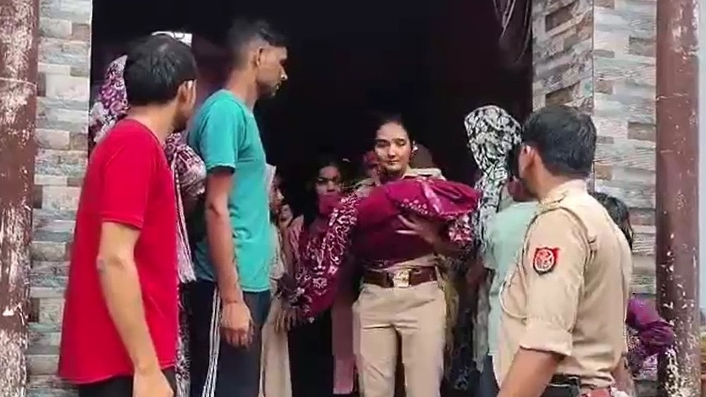 देवर से अफेयर के शक में बेगम से भिड़ा शौहर, कैंची से किया हमला;3 माह की मासूम की मौत