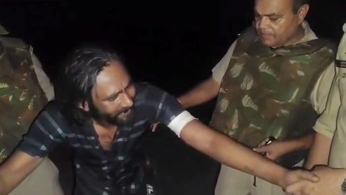 चोर पुलिस से भिड़े तो लगी गोली.(Photo:Screengrab)
