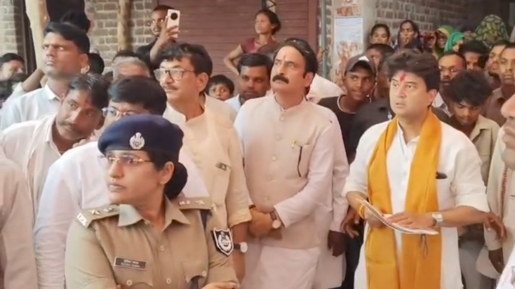 ज्योतिरादित्य सिंधिया ने कलेक्टर और एसपी को तलब किया. (Photo: Screengrab)
