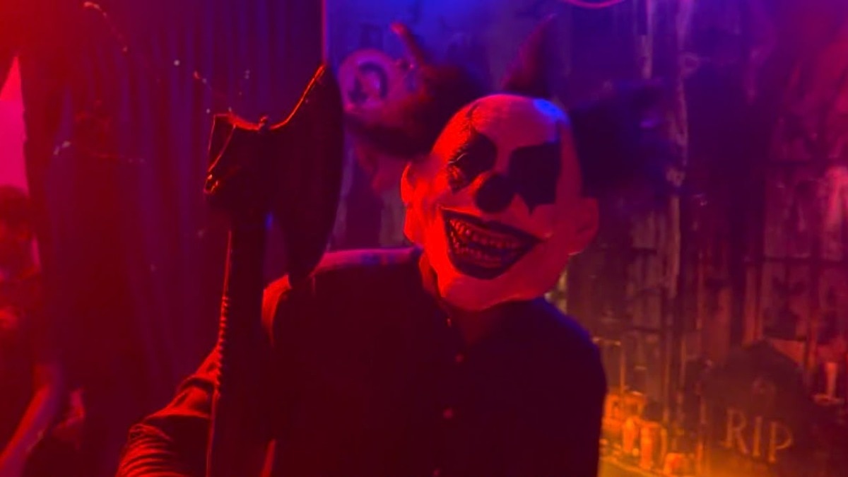 डरावने रास्ते से गुजरकर पहुंच रहे श्रद्धालु.(Photo: Screengrab)