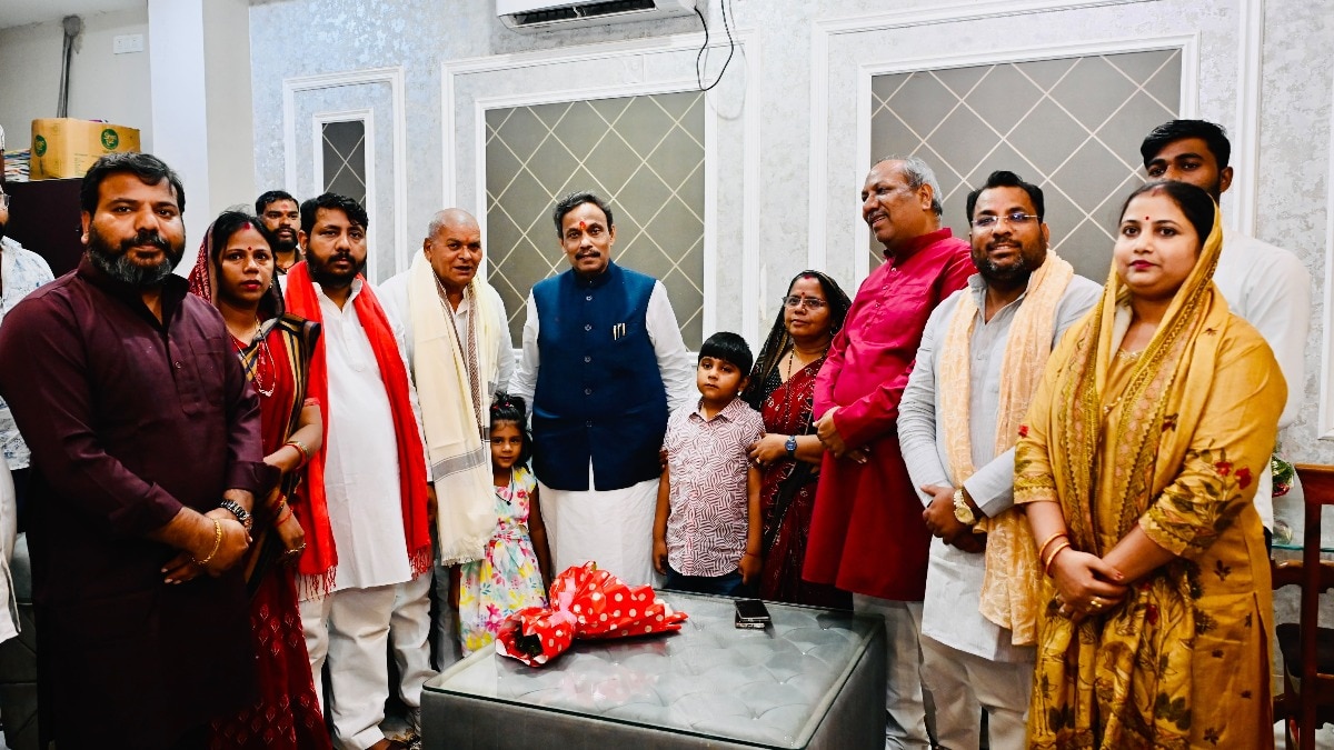 यूपी में BJP का डैमेज कंट्रोल! CM योगी से मिलीं अदिति सिंह, संजय निषाद को मनाने उनके घर पहुंचे तावड़े