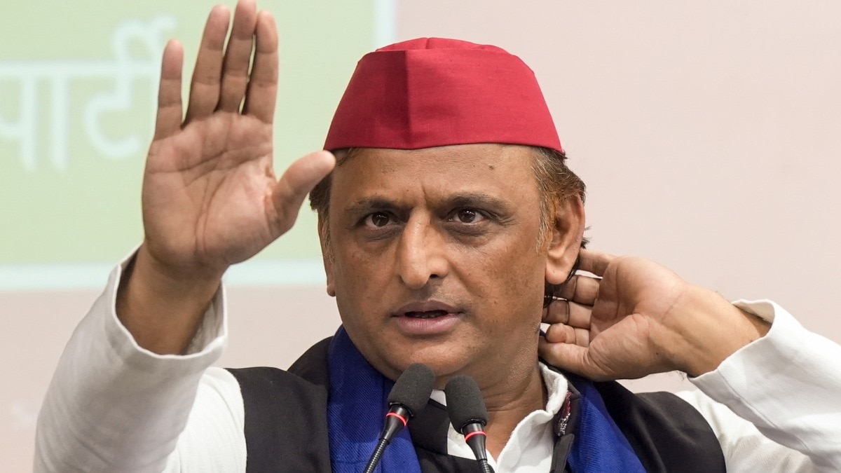 अखिलेश यादव ने सरकार पर आरोप लगाया कि स्वजातीय हैं तो सम्मान मिलेगा नहीं तो डराया-धमकाया जाएगा (Photo: PTI)
