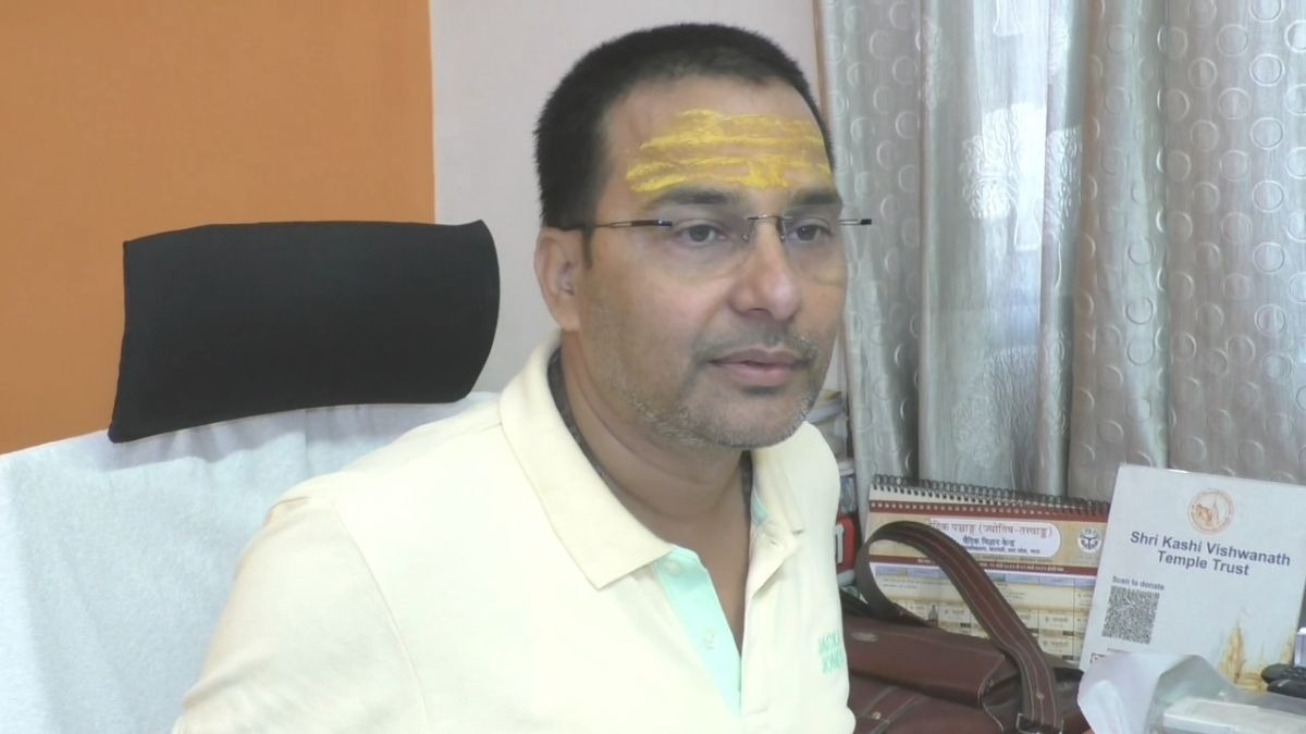 काशी विश्वनाथ मंदिर के एसडीएम पर मारपीट के आरोप. (Photo: ITG)