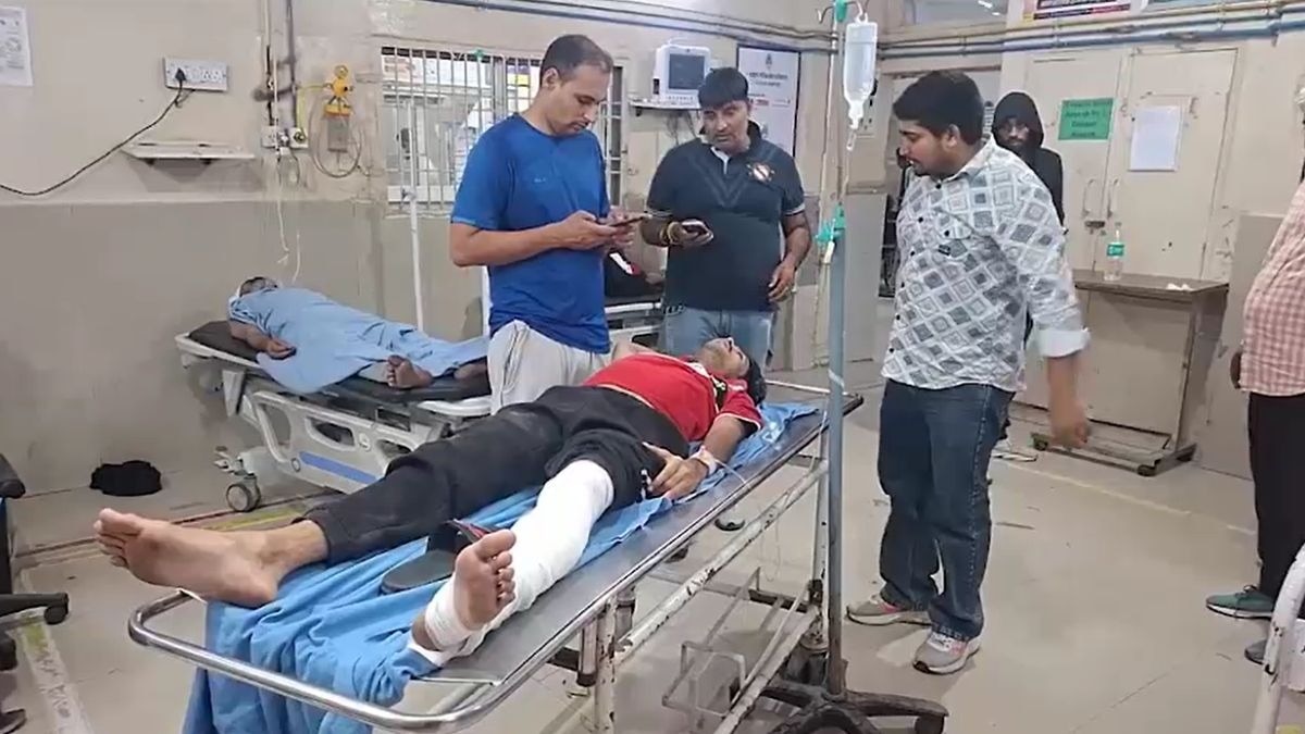 पुलिस ने गाड़ी और अवैध पिस्टल भी बरामद की. (Photo: Screengrab)