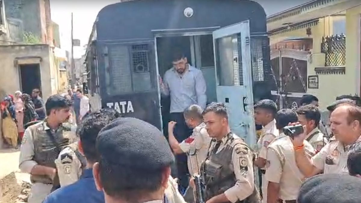 काला जठेड़ी के घर पहुंचते ही बजे ढोल. (Photo: Screengrab)