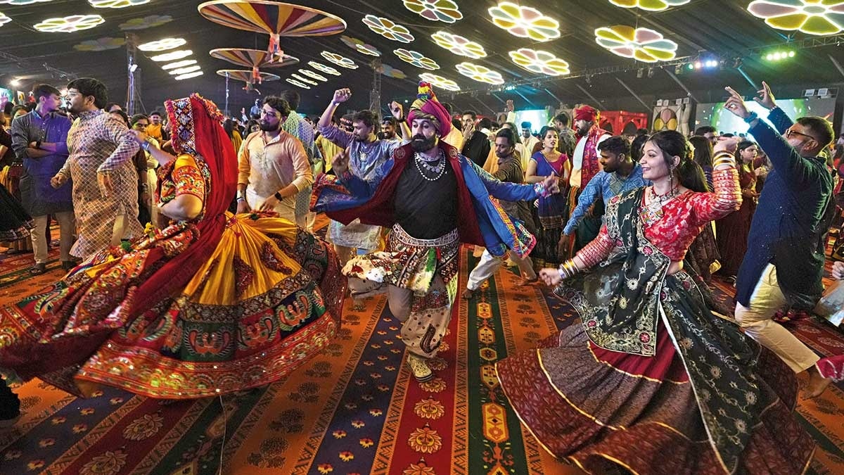 अहमदाबाद से गरबा की तैयारियों के बीच एक चौंकाने वाला ट्रेंड सामने आया है
