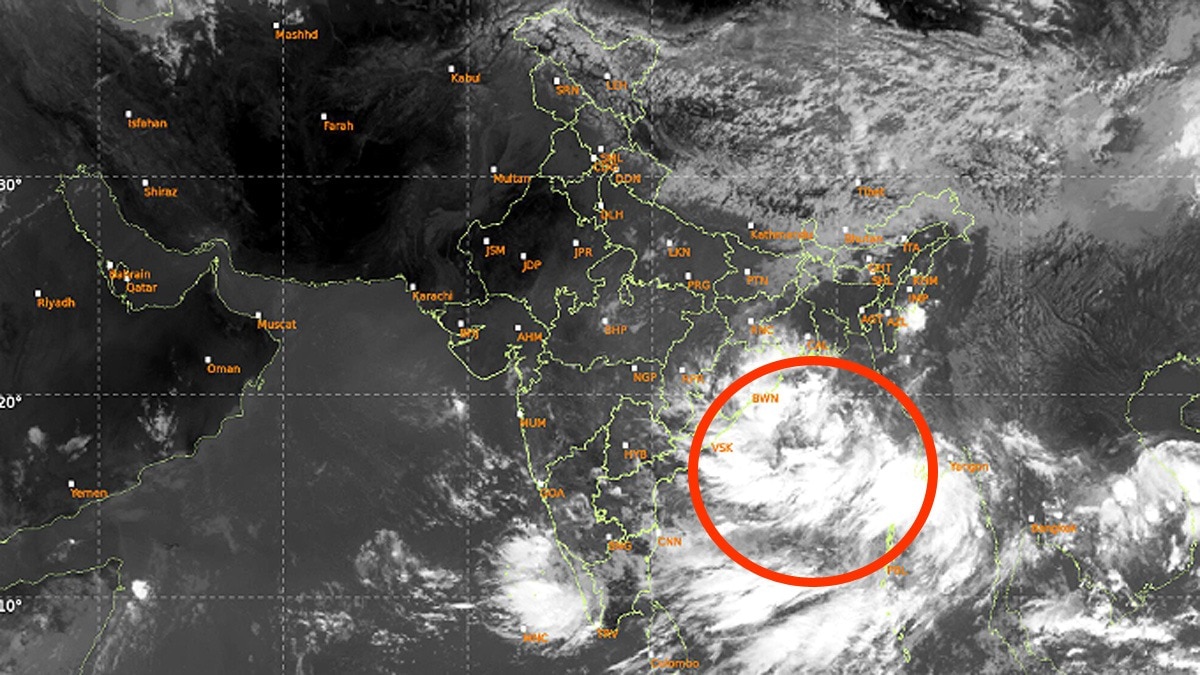 बंगाल की खाड़ी में लो-प्रेशर एरिया बना है जो साइक्लोन बन सकता है. (Photo: IMD)