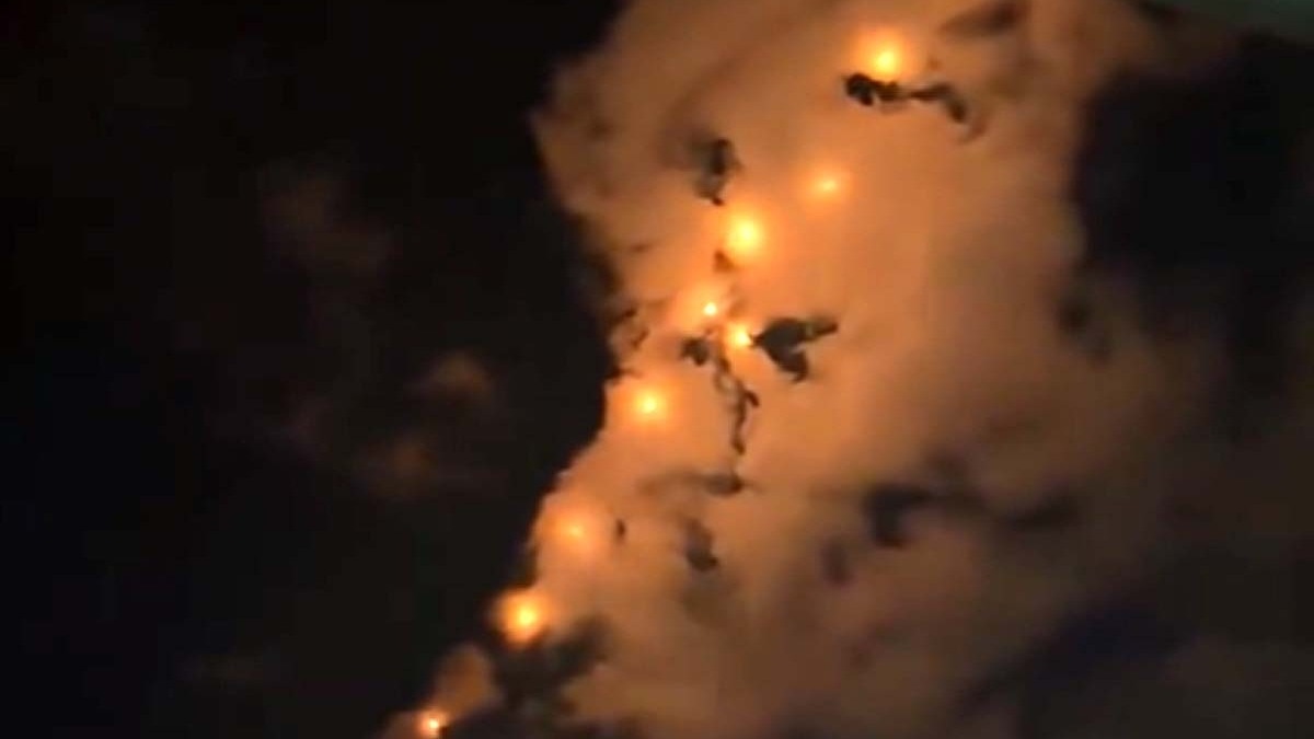 ड्रोन, मिसाइल या UFO? ईरान में आधी रात को चमकती ये चीज क्या है
