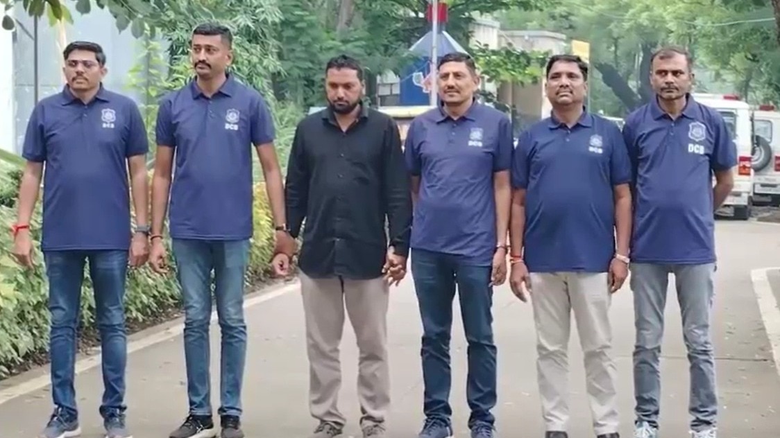 सूरत में वेतन विवाद के चलते आग लगाने वाला पूर्व अकाउंटेंट गिरफ्तार. (photo: ITG)