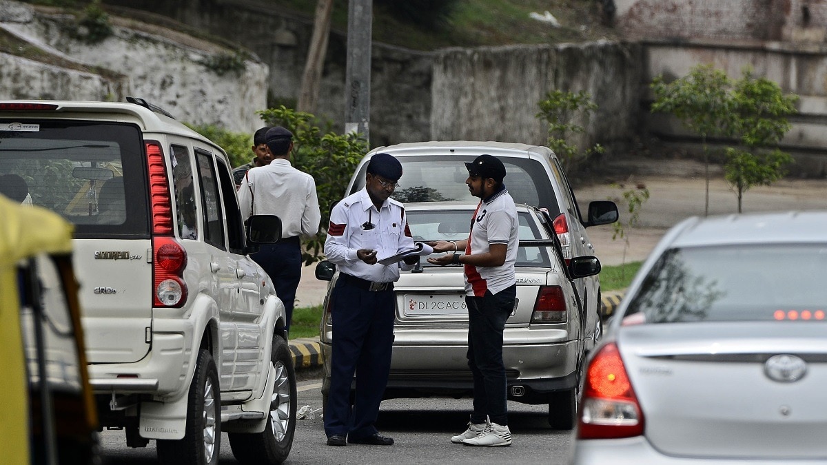 नए नियम के मुताबिक कोर्ट जाने से पहले 50% चालान की रकम जमा करनी होगी. Photo: PTI