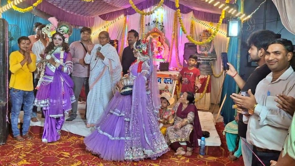 मंत्री ने गणेश चतुर्थी प्रोग्राम में राधा-कृष्ण संग किया नृत्य (Photo: ITG)