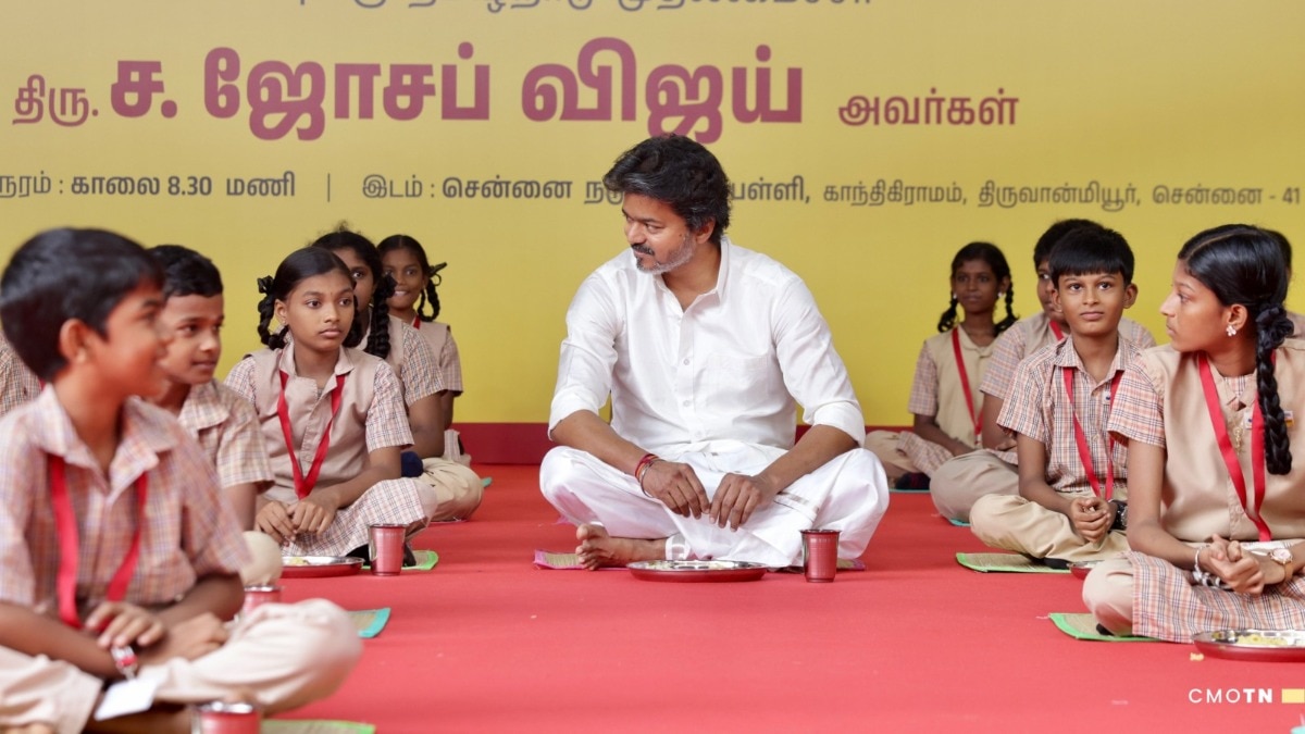 सरकारी स्कूलों में मिड-डे मील का मेन्यू तैयार किया जा रहा है. (Photo- PTI)
