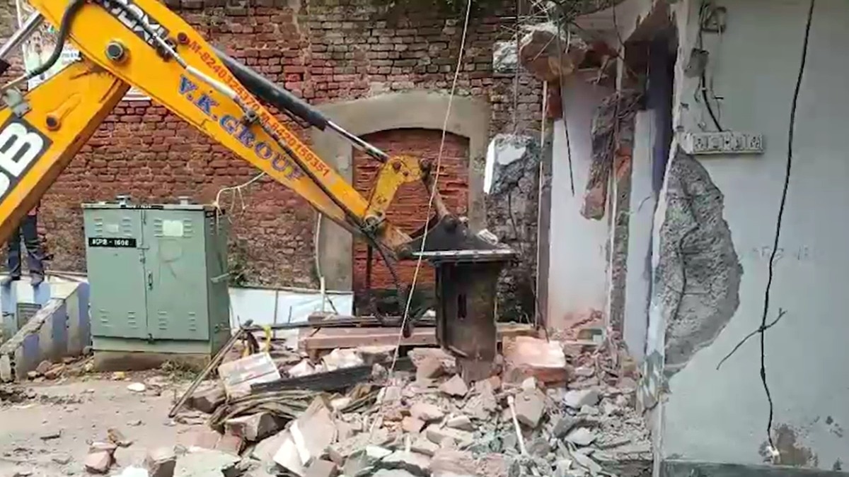 हावड़ा में अवैध कब्जों के खिलाफ सख्त एक्शन. (Photo: ITG)