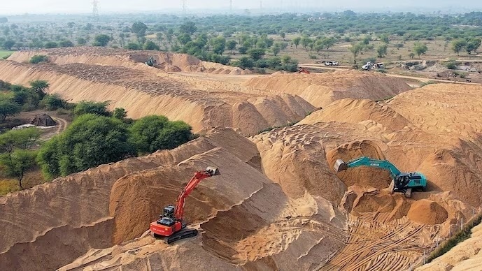 खनन माफिया बेखौफ! अवैध खनन रोकने गए फॉरेस्ट रेंजर को डंपर से कुचला