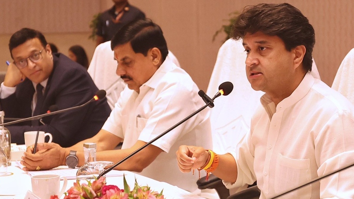 बेंगलुरु रोड शो में सिंधिया और सीएम मोहन यादव का बड़ा ऐलान.(Photo:ITG)