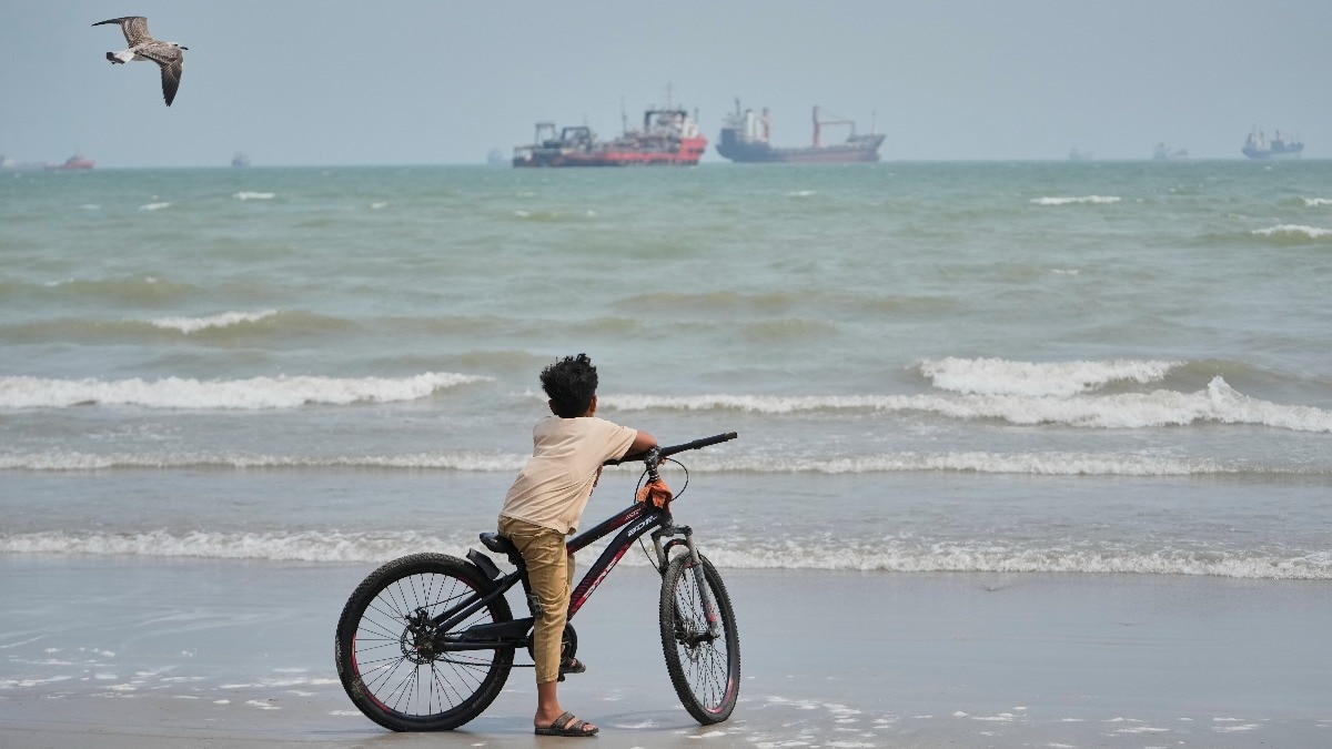 होर्मुज स्ट्रेट में अमेरिका ने ब्लॉकेड लगा रखा है. (Photo- AP)
