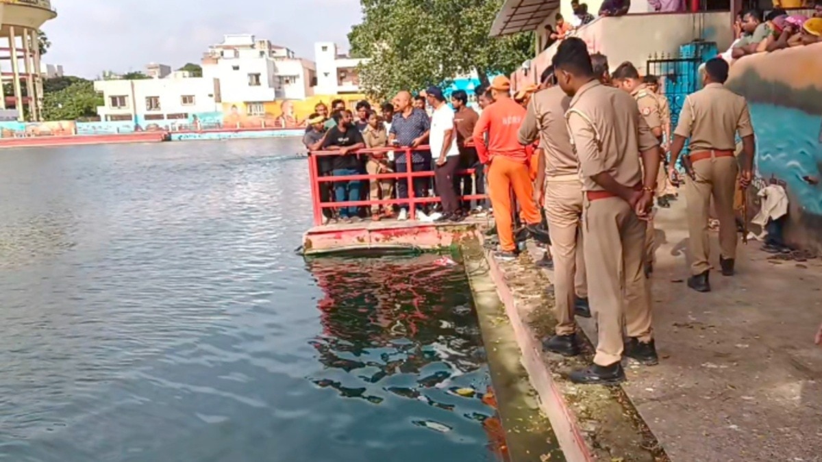 varanasi Young Man Drowns Attempting Pond