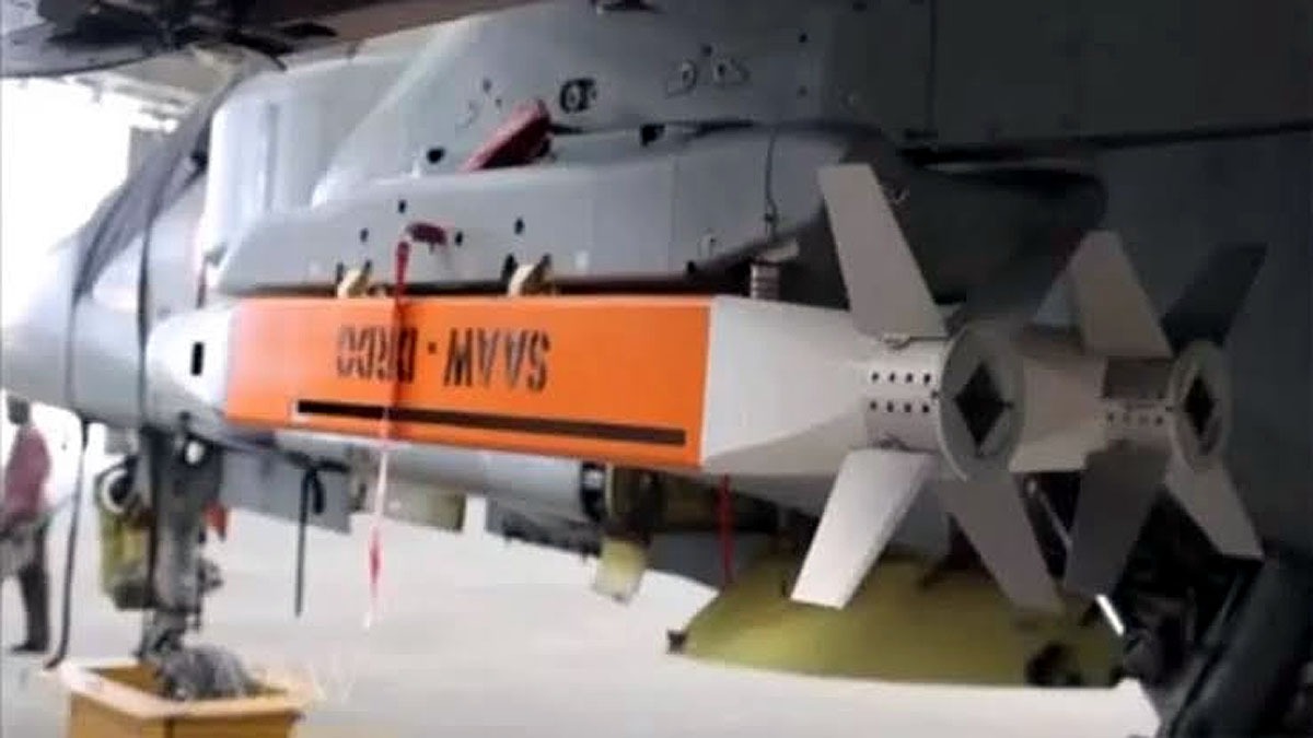 ये नारंगी रंग हथियार ही SAT-SAAW बम है. (File Photo: X/alpha defense)