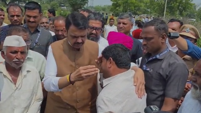 महाराष्ट्र सीएम देवेंद्र फडणवीस लातूर के दौरे पर हैं