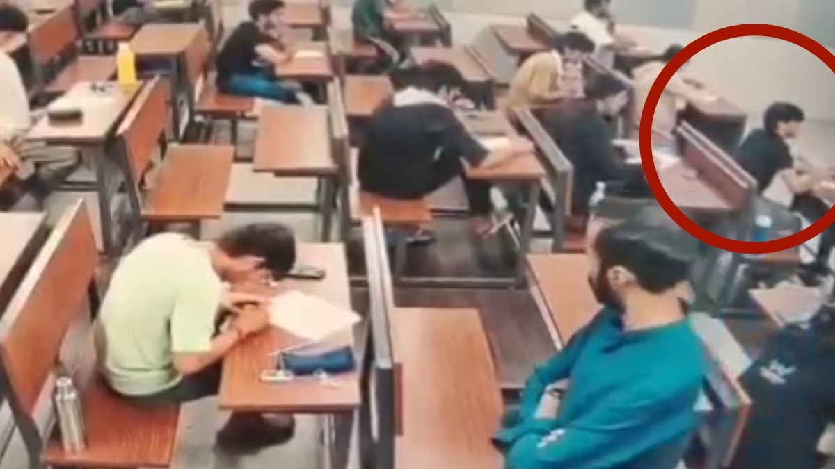 मोबाइल देख पेपर दे रहा था साहिल, तभी पहुंचे प्रोफेसर... IIT बॉम्बे के एग्जाम सेंटर का CCTV आया सामने