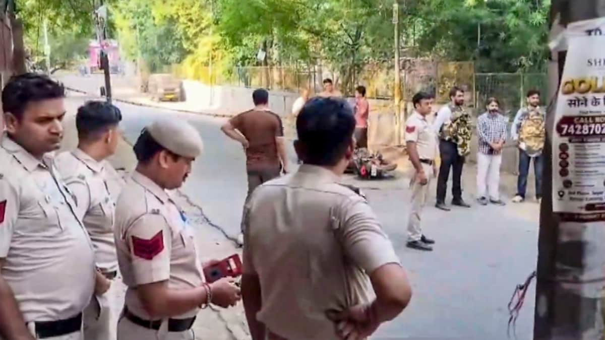 गैंगरेप के बाद घर पहुंचे आरोपी, सबूत मिटाने के लिए धोए लोअर समेत सारे कपड़े... कालकाजी केस में बड़ा खुलासा - kalkaji aastha kunj park gangrape accused washed clothes ...