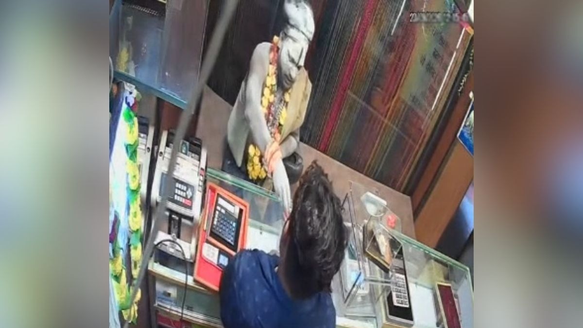 माला, राख और अघोरी का भेष... सर्राफा दुकान में पहुंचा शख्स, बातों में फंसाकर ले गया सोना और नकदी