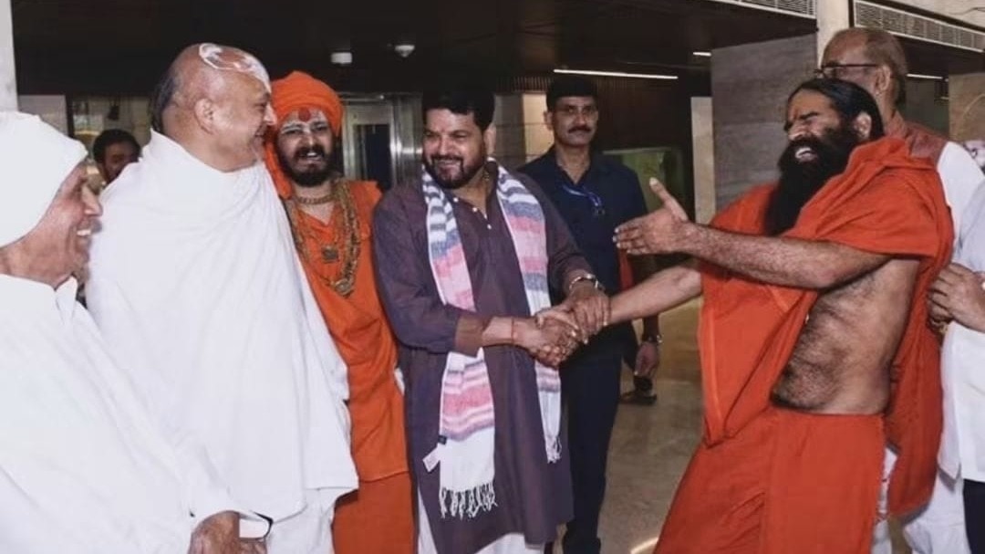 बृजभूषण और बाबा रामदेव के बीच चार साल से चल रहा विवाद खत्म हो गया (Photo:ITG)