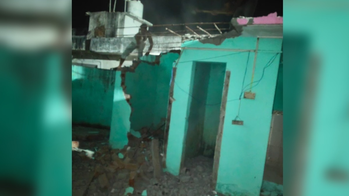 बिजनौर के बनखला गांव में आपसी सहमति से हटा निर्माण.(Photo:ITG)