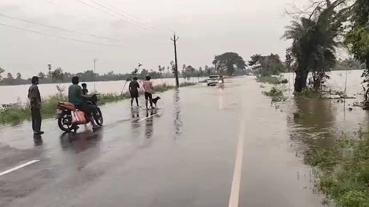 किसानों को सता रही फसलें खराब होने की चिंता. (Photo: ITG)