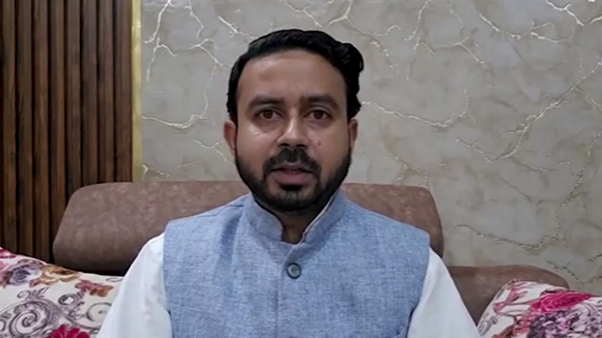 AIMIM प्रवक्ता शादाब चौहान ने सपा-कांग्रेस पर साधा निशाना. (Photo-ITG)