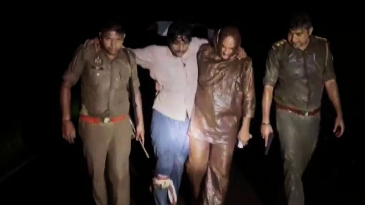 गिरफ्तारी के बाद आरोपी को घटनास्थल पर ले गई थी पुलिस. (Photo: Screengrab)