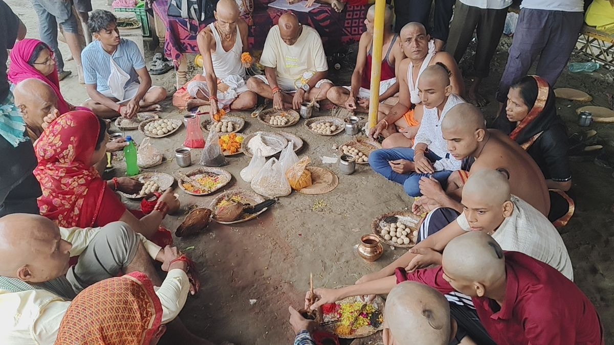 घर बैठे भी कर सकते हैं पिंडदान. (Photo: ITG)