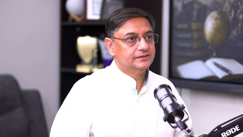 कौन सा होता है सुरक्षित करियर? (Photo: YouTube/ProfMaheshPanchagnula)
