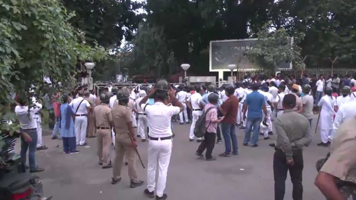घटना के बाद इलाके में भारी पुलिस बल तैनात है. (Photo: ITG)