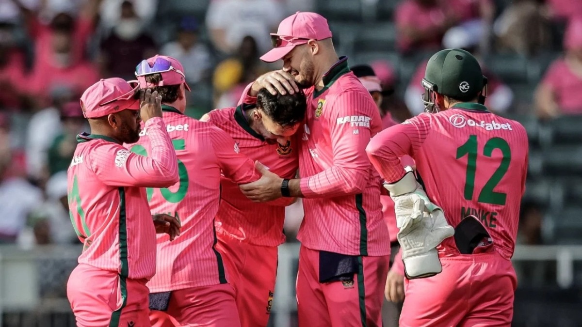 DRS के लिए बावुमा पर दबाव बना रहे थे डिकॉक, वीडियो हुआ VIRAL (Photo: AFP)