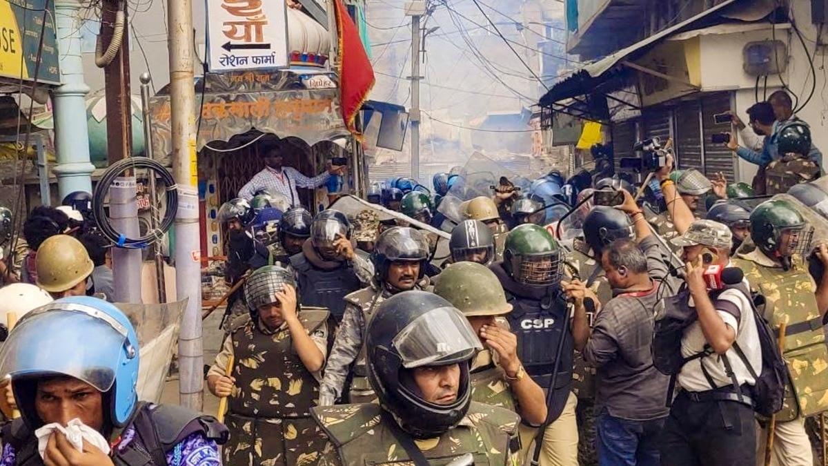 शाही मस्जिद के पास पथराव के बाद उज्जैन में तनाव, 10 लोग हिरासत में लिए गए