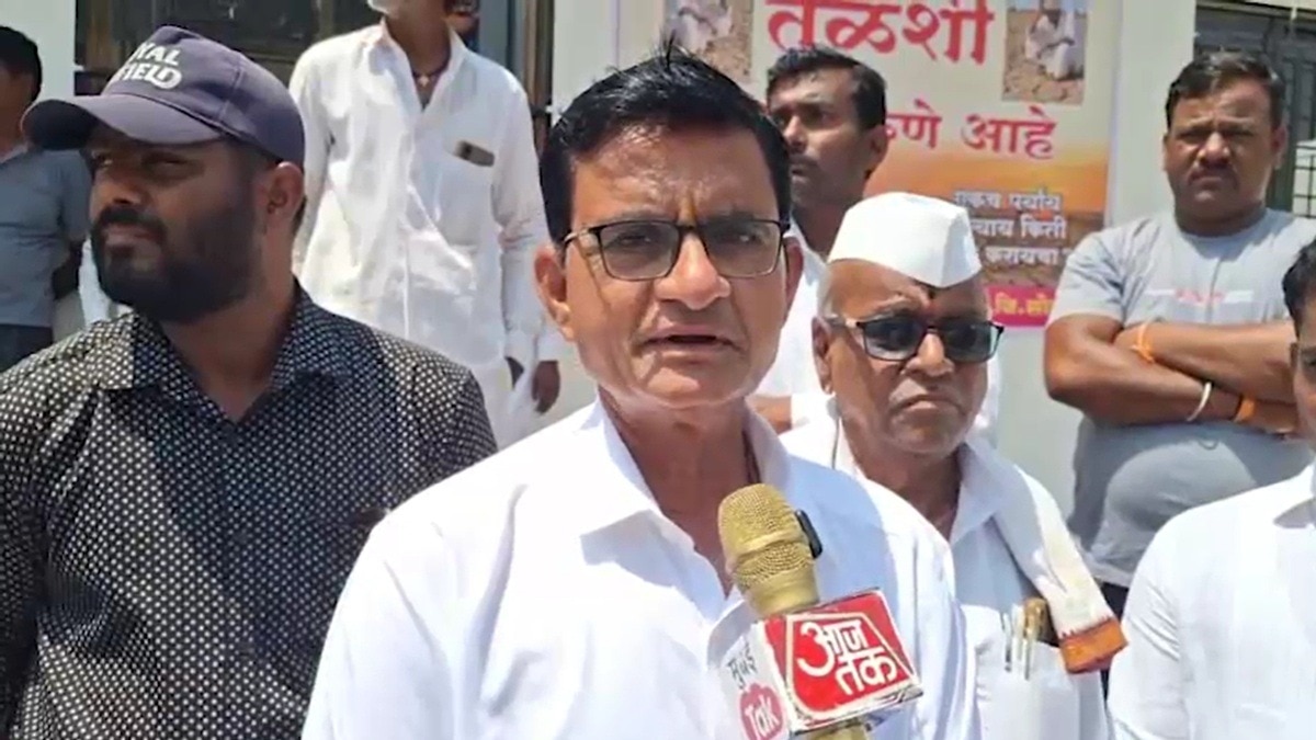 ग्रामीण, जो अपना गांव बेच रहे हैं. (Photo: Screengrabs)
