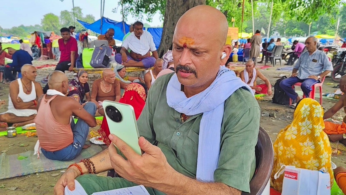 संगम किनारे ऑनलाइन पिंडदान की व्यवस्था (Photo- ITG) 