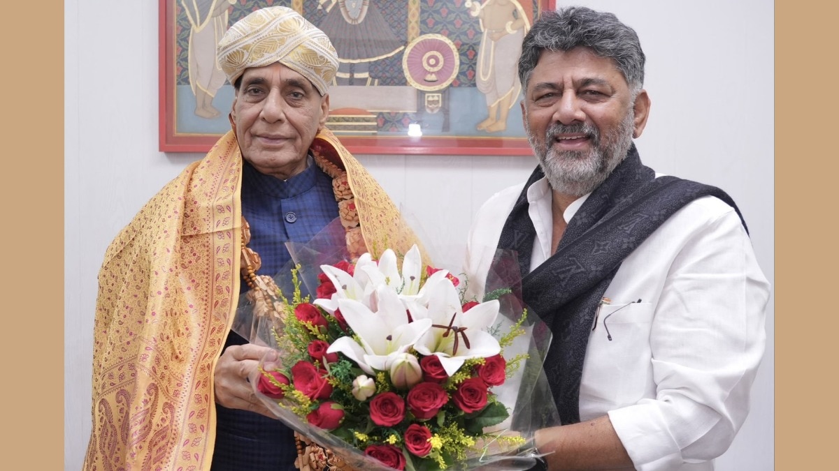 डीके शिवकुमार ने राजनाथ सिंह से की मुलाकात. (photo: Social Media X @DKShivakumar)