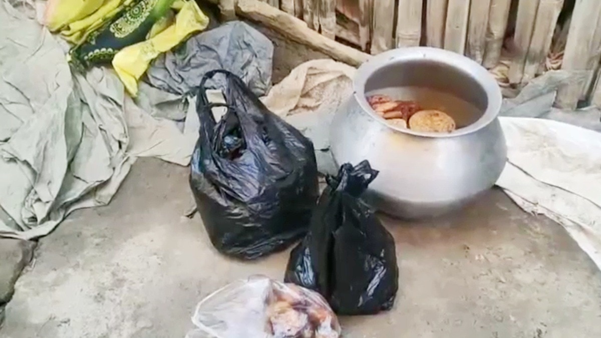 जहरीला साबित हुआ पूजा का पकवान.(Photo:ITG)