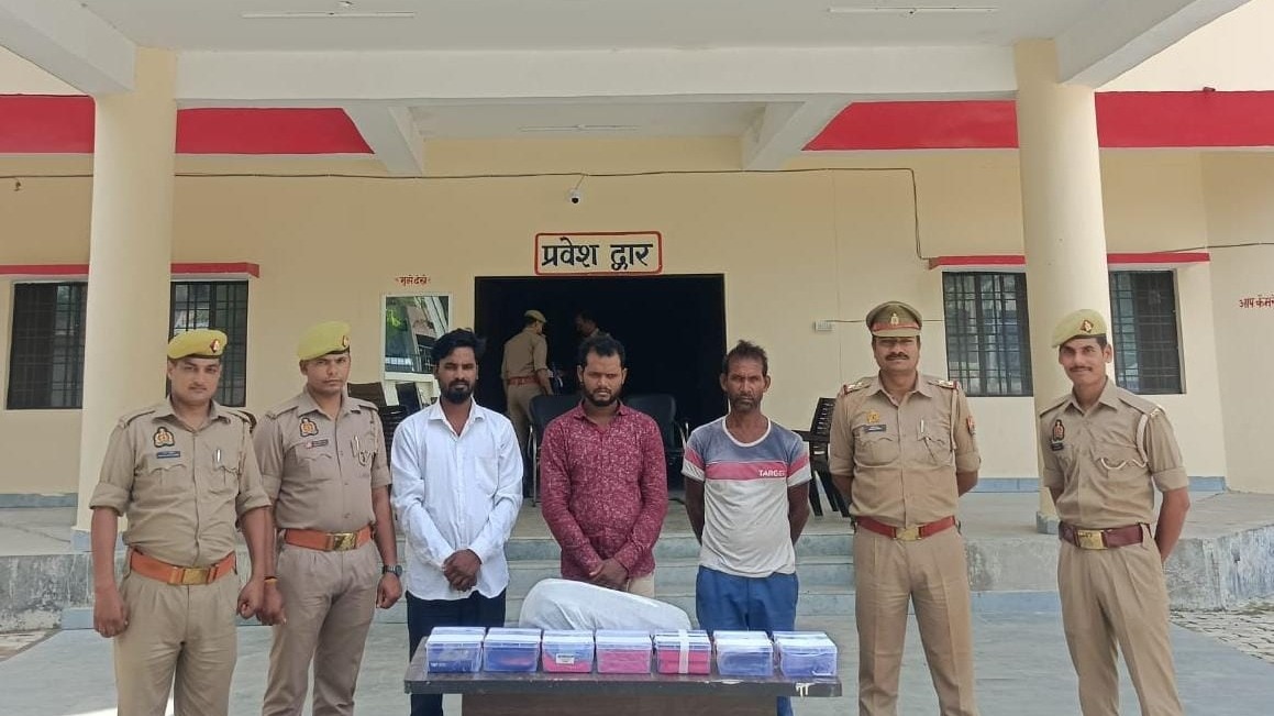 पुलिस गिरफ्त में धर्मांतरण के आरोपी. (photo: ITG)