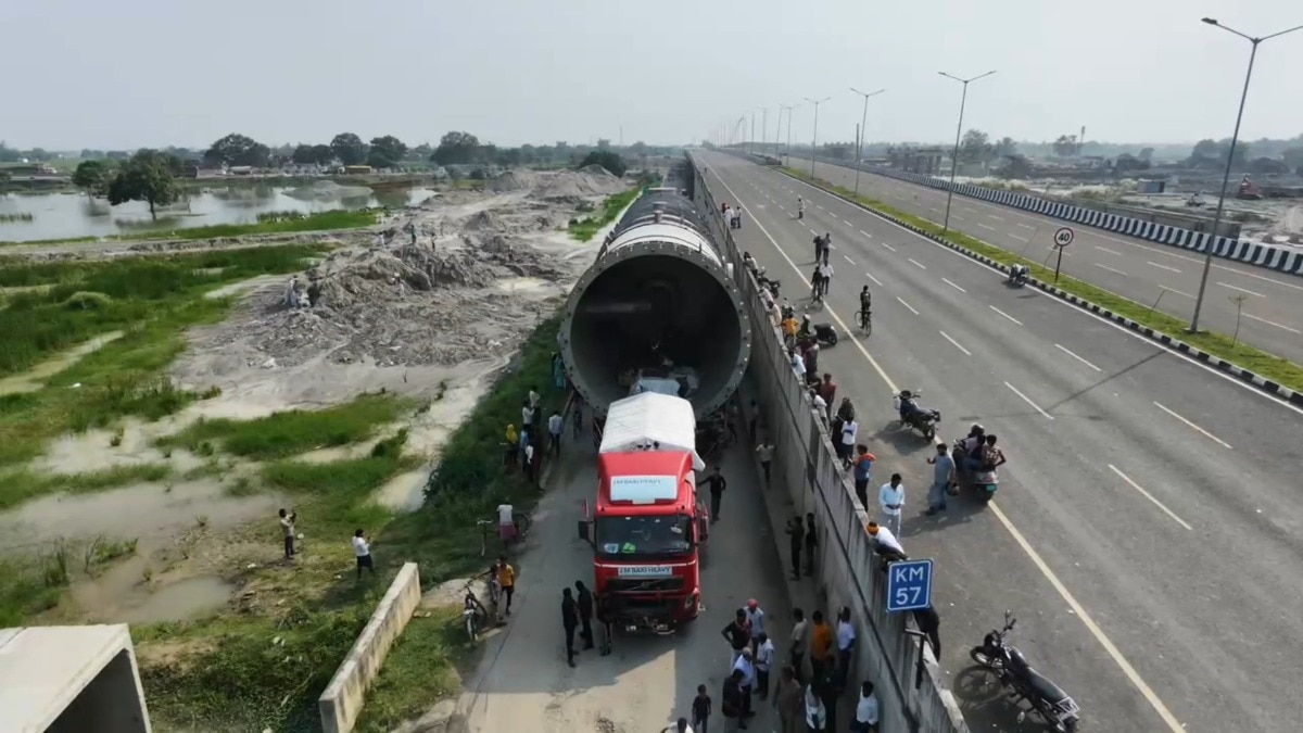 308 पहियों का ‘महाबली’ जहां पहुंचा, वहीं बदलने लगी सड़क ! 1000 KM का सफर, रोज सिर्फ 20 किमी की रफ्तार