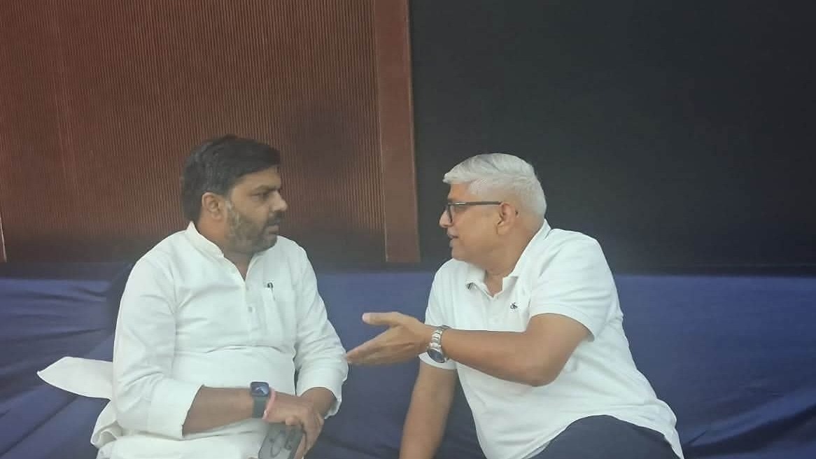 पल्लवी पटेल से 'अलग राह' पर पति पंकज, क्या कांग्रेस का दामन थामने जा रहे?