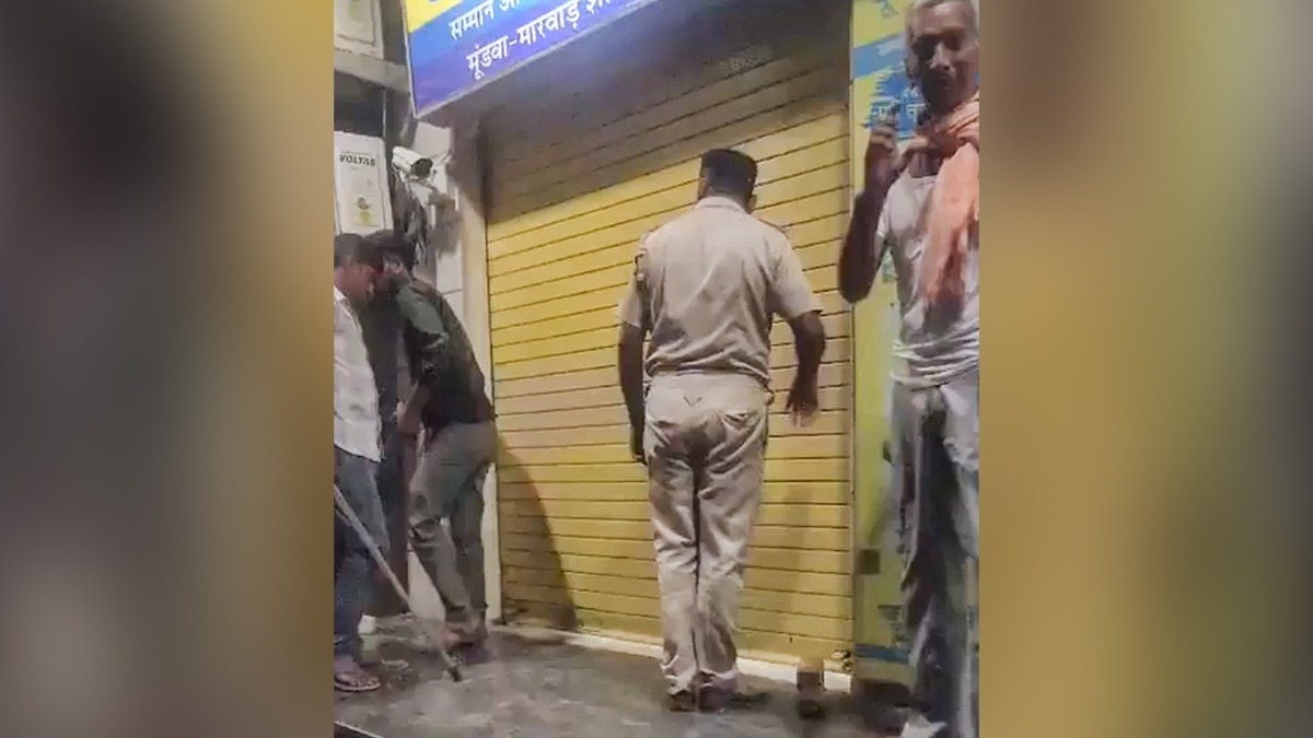 ATM का शटर गिराकर बैंक मैनेजर ने सीधे पुलिस को सूचना दी (Photo ITG)