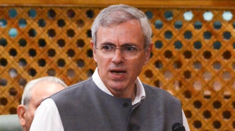 CM उमर अब्दुल्ला को सोमवार को मिली पत्रों की जानकारी (Photo: PTI)